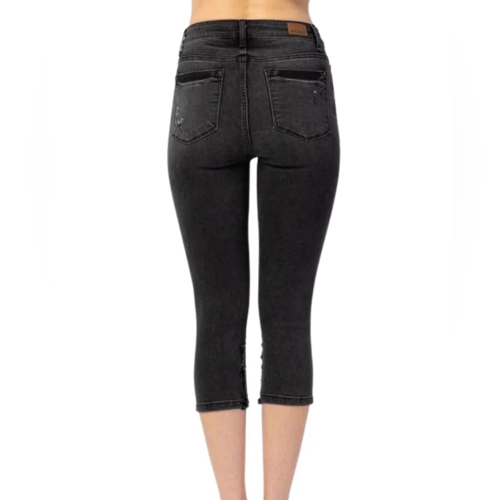 Judy Blue Black Distressed Capri Jeans-BRAND NEW! Size 9/29